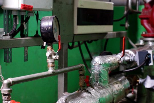 Prasidėjus šildymo sezonui – pataria, kaip sutaupyti: užuolaidos taps itin veiksmingomis