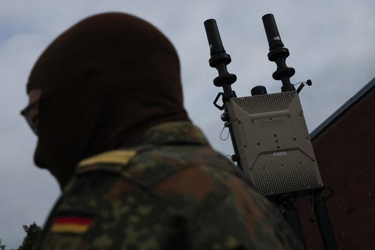 Belgijos danguje – 15 neatpažintų dronų: sustabdė oro eismą ir Vokietijoje