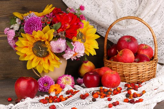 Ne visi tą žino: kodėl šalia obuolių negalima laikyti skintų gėlių