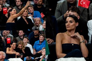 Š. Jasikevičiui Kaune – artimiausių palaikymas: dėmesį tribūnose kaustė stilingai atrodanti A. Douka