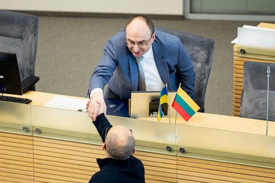 LVAT kreipėsi į Konstitucinį Teismą dėl Seimo kanclerio atleidimo procedūros teisėtumo