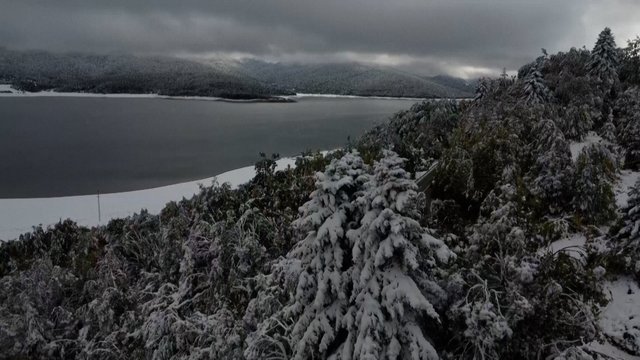 Balkanų šalis užklojo sniegas: skelbia raudonąjį pavojų, artimiausios prognozės stebina