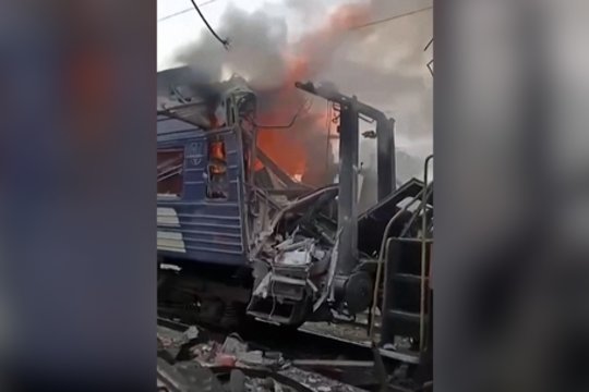 Rusai bombardavo į Kyjivą važiavusį traukinį: negailestingo smūgio padariniai šokiruoja