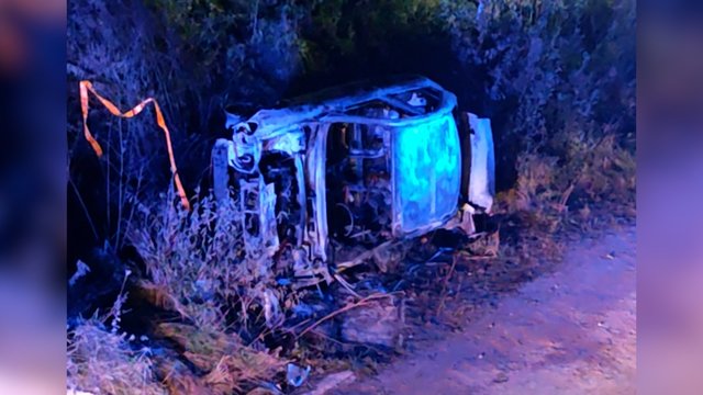 Tiesiai iš įvykio vietos: nuo policijos bėgęs vairuotojas sudegė automobilyje