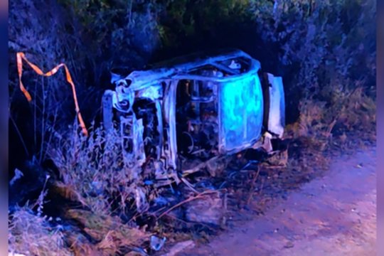 Tiesiai iš įvykio vietos: nuo policijos bėgęs vairuotojas sudegė automobilyje