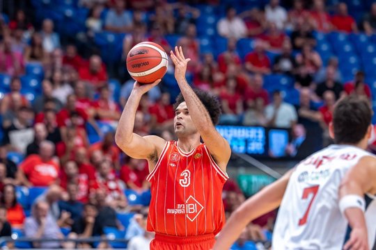 Netikėtas rezultatas Eurolygoje: „Hapoel“ ir toliau nepralaimi, kirtę be trenerių likusiam „Anadolu Efes“