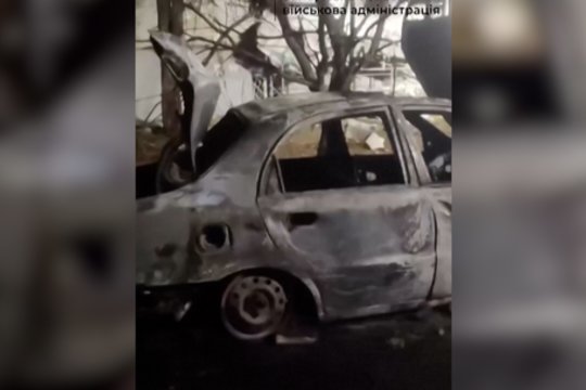 Kruvini rusų smūgiai Zaporižioje: degė daugiabučiai, automobiliai, keli rajonai – be vandens ir elektros