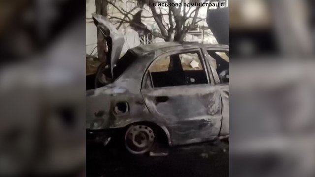 Kruvini rusų smūgiai Zaporižioje: degė daugiabučiai, automobiliai, keli rajonai – be vandens ir elektros