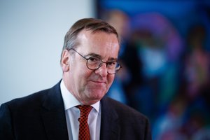 Vokietijos gynybos ministras po pastebėtų dronų ragina išlikti ramiems