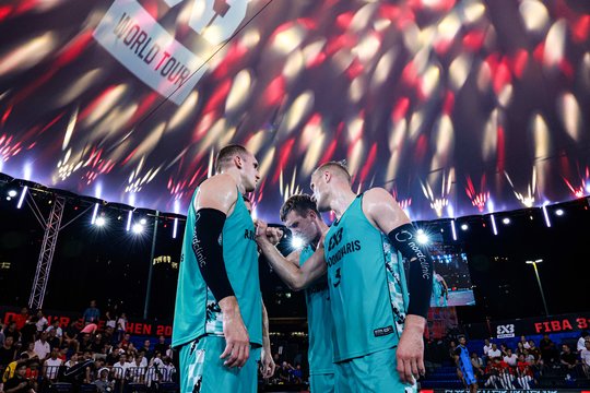 Didžiulis sugrįžimas į kovą nepadėjo: 3x3 trijulei Kinijoje – sidabras