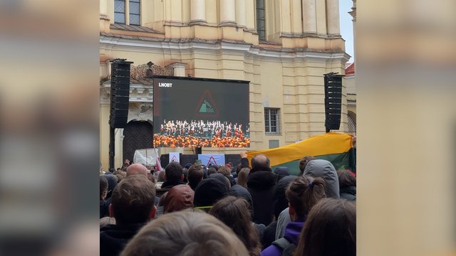 Visą Lietuvą užliejo M. K. Čiurliono „Jūra“: užfiksuoti audringi aplodismentai ir sutviskusi trispalvė