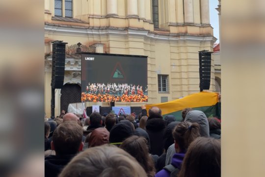 Visą Lietuvą užliejo M. K. Čiurliono „Jūra“: užfiksuoti audringi aplodismentai ir sutviskusi trispalvė