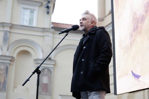 A. Mamontovas kreipėsi į prezidentą ir „socdemus“, o R. Žemaitaičiui pareiškė: jūs neišlipate iš prorusiško šiukšlyno