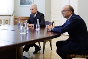 Po įtarimų dėl F. Jansono blaivumo – prezidento žinutė patarėjui: perdavė prašymą