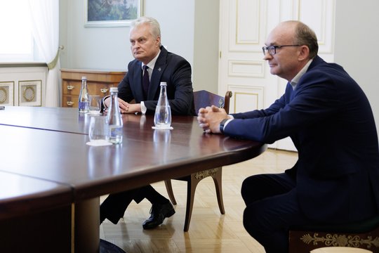 Po įtarimų dėl F. Jansono blaivumo – prezidento žinutė patarėjui: perdavė prašymą