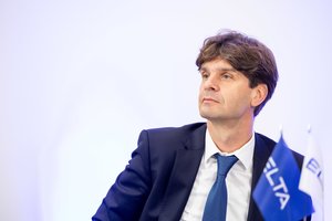 Už viešą žodinę agresiją, neapykantos kalbą siūloma bausti iki 1 metų laisvės atėmimu