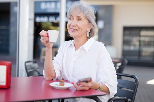 Vyresni nei 50 metų žmonės kavą turėtų gerti kasdien: mokslininkai paaiškino, kodėl