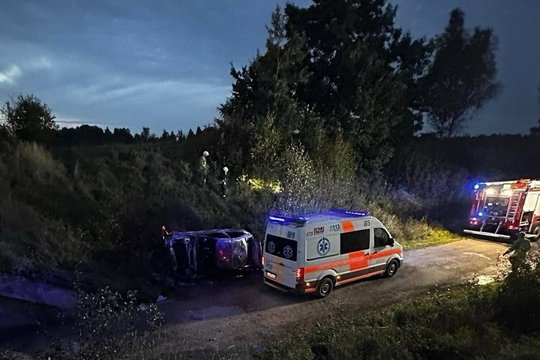 Savaitgalio gaisruose žuvo du žmonės – abu sudegė automobiliuose