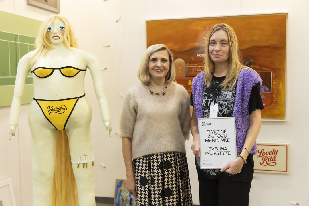 Baigėsi tarptautinė šiuolaikinio meno mugė „ArtVilnius ’25“: geriausius išsirinko ir lankytojai