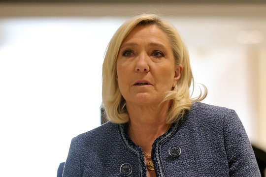 M. Le Pen mano, kad Prancūzijoje „absoliučiai būtini“ pirmalaikiai parlamento rinkimai