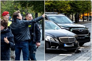 Vilniaus centre į avariją pateko su švyturėliais važiavęs karo policijos ekipažas