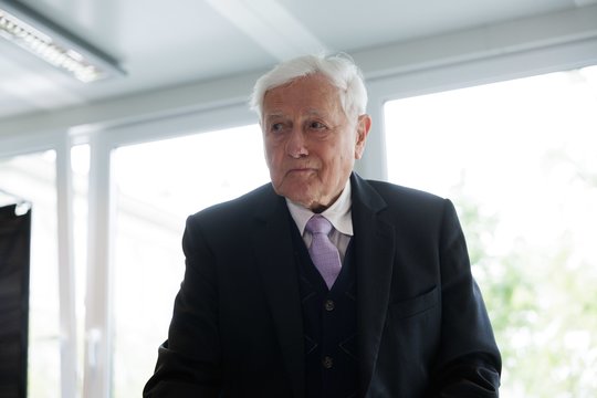 Iš Santaros klinikų – naujausia žinia dėl V. Adamkaus sveikatos: lieka ligoninėje