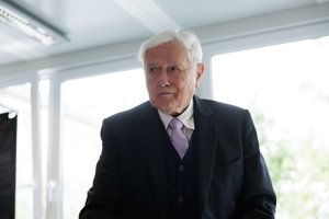 Iš Santaros klinikų – naujausia žinia dėl V. Adamkaus sveikatos: lieka ligoninėje