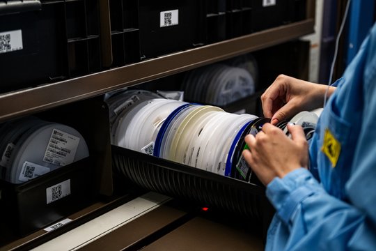 Sandėliavimo sistema, kuri veikia kaip šveicariškas laikrodis – „8devices“ patirtis su „Alwark“