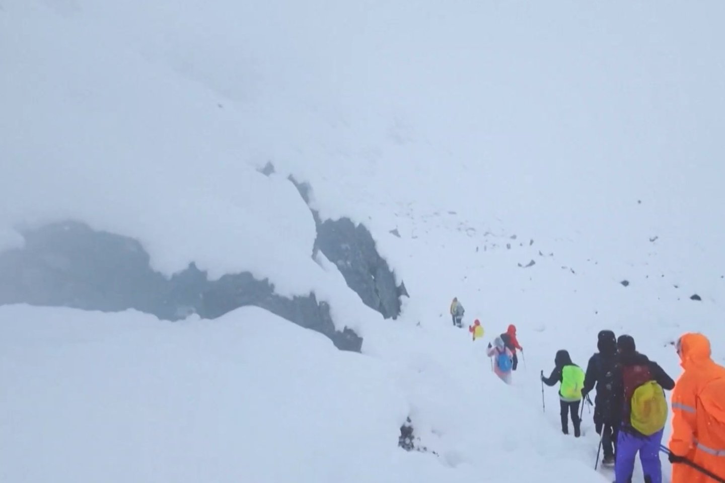 Pūga ant Everesto. <br>Stop kadrai.