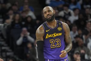 L. Jamesas užminė mįslę – antradienį vakare žada skelbti svarbią žinią