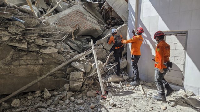 Indonezijoje baigta gelbėjimo operacija sugriuvus mokyklai: žuvusiųjų skaičius padidėjo iki 67