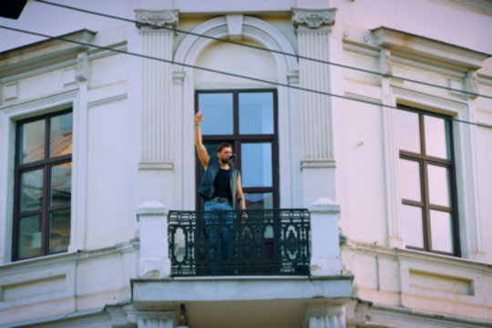 Jurijus Veklenko po ilgos pertraukos pristato naują kūrinį ir vaizdo klipą