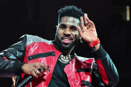 Kyla pasipiktinimo banga: garsus amerikiečių dainininkas Jasonas Derulo koncertavo Maskvoje