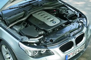 ES užsimojus drausti prekiauti naujais automobiliais su vidaus degimo varikliais – aštri F. Merzo kritika