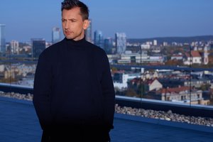 Alanas Chošnau nėrė į naują netikėtą veiklą