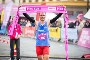 Rožinio kaspino paramos bėgime – olimpiečio pergalė