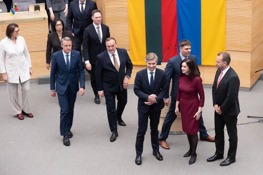 Balaganas parlamente: Vyriausybės pusvalandis – be ministrų, pasirodė tik viena, bet nekalbėjo