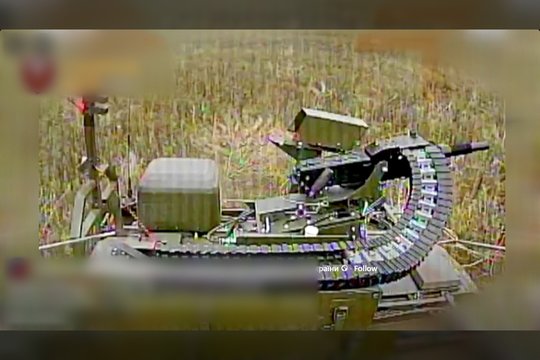 Reta ir neįprasta pergalė: pirmąkart dronu sunaikino karinį rusų robotą