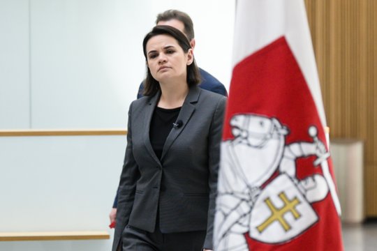 Po žinios apie mažinamą apsaugos lygį S. Cichanouskajos biuras laikinai stabdo biuro veiklą Lietuvoje