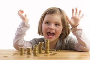Finansiniai įpročiai susiformuoja iki septynerių: kaip mokyti apie pinigus per žaidimus