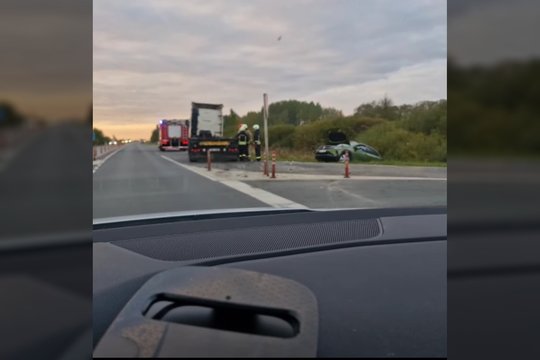 Klaipėdos r. susidūrė vilkikas ir lengvasis automobilis, nukentėjo 12-metė 