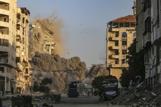 Po antrųjų išpuolio prieš Izraelį metinių – besitęsiantys sprogimai Gazoje: „Hamas“ prašo garantijų