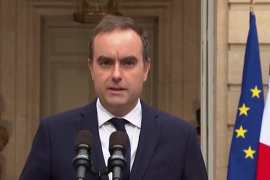 Prakalbo atsistatydinęs Prancūzijos premjeras: turi gerų žinių