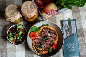 Restorano „Višta puode“ dešimtmetis: apie iššūkius, komandą ir kodėl virtuvėje nėra mikrobangų krosnelės