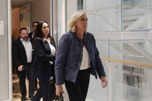 Prancūzija: M. Le Pen žada balsuoti prieš bet kokią vyriausybę, ragina surengti rinkimus