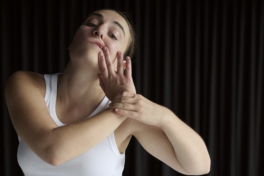 Choreografės Lizos Baliasnajos premjera Vokietijoje: burna kaip skydas, balsas kaip ginklas  