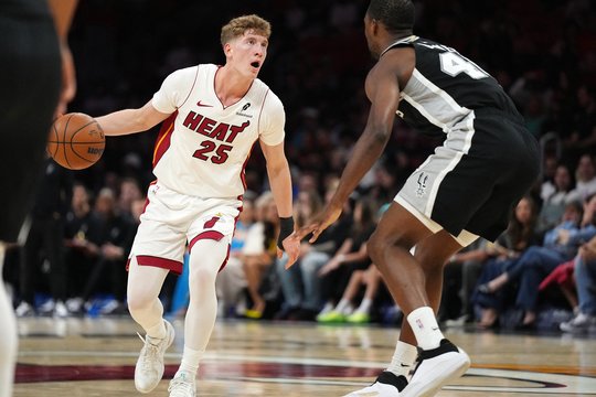 Nuostabiai kamuolį skirstęs K. Jakučionis sužaidė pirmąsias rungtynes „Heat“ ekipoje