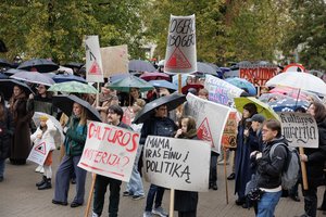 Apklausa: beveik pusė gyventojų palaiko streikuojančią kultūros bendruomenę