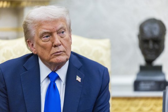 Izraelio prezidentas Herzogas teigia, kad D. Trumpas nusipelnė Nobelio taikos premijos