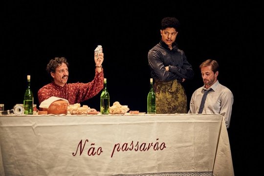 Ar smurtu galima ginti demokratiją? „Sirenose“ – aktualusis Avinjono festivalio meno vadovo spektaklis